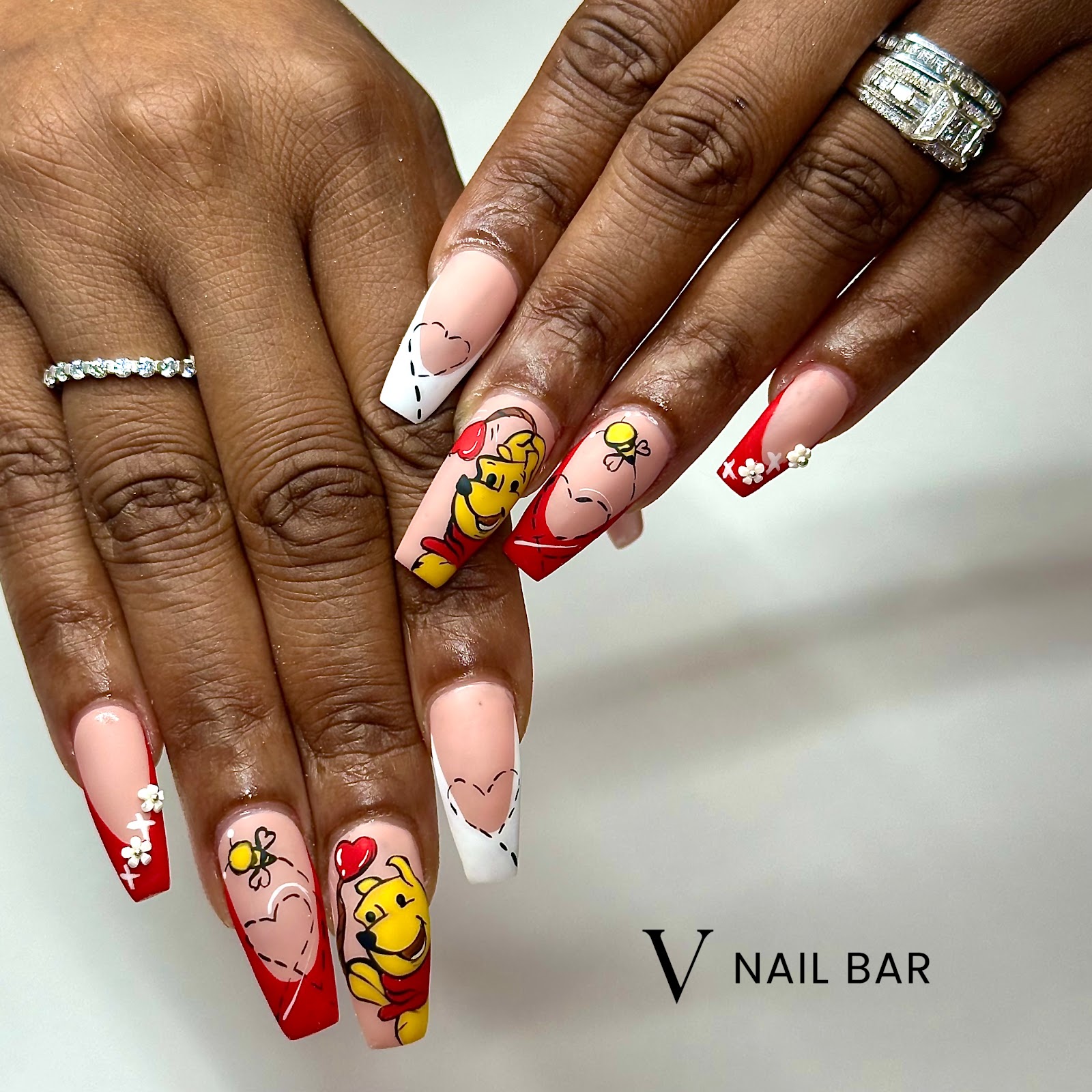 V Nail Bar logo